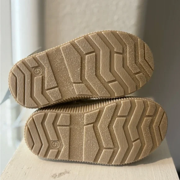 Cat and Jack Toddler Girls Arlo Zipper Shearling Winter Boot Gold Glitter Sz 5c - Picture 3 of 6